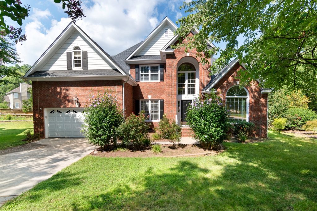 Ultimate Guide to Finding Distressed Properties for Wholesaling